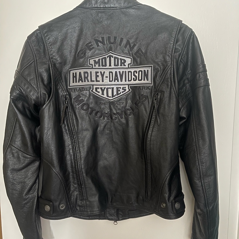 Womens Harley Davidson Leather jacket size M and earrings